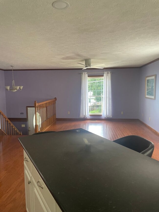 Building Photo - Three-Bedroom Two Bath Townhome in Charleston Cross Lanes Area