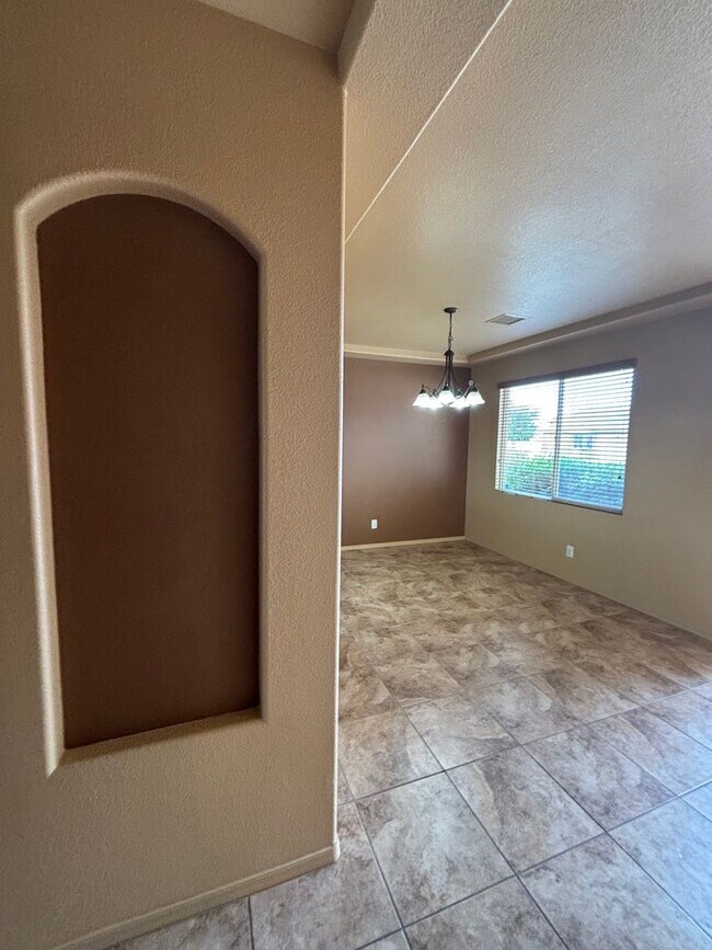 Building Photo - 5558 Wilder Dr