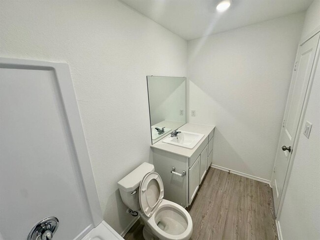 Building Photo - 228 Sormonne Lp