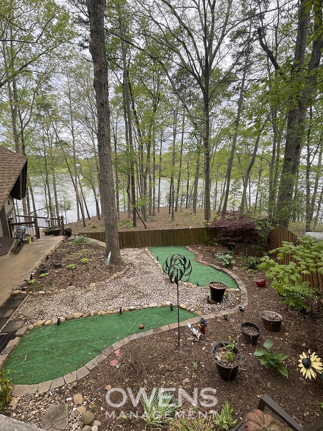 Building Photo - Beautiful Lake Front Property!