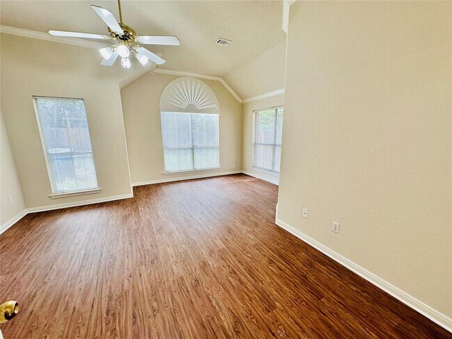 Building Photo - 6514 Clairmont Dr