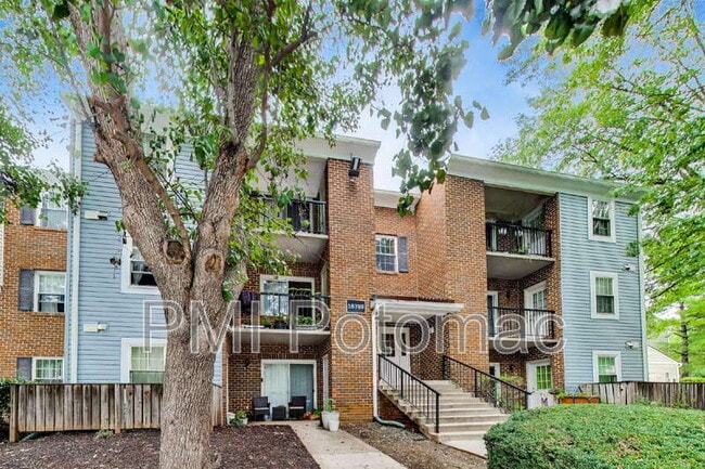 Building Photo - 18310 Streamside Dr