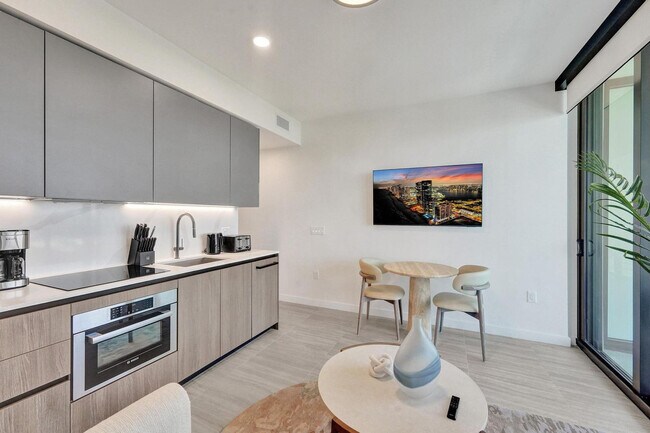 Building Photo - 580 72nd St