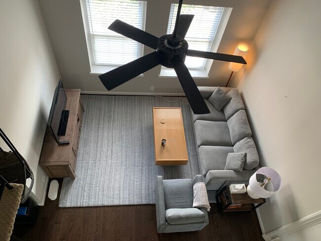 Building Photo - 2 Bed, 1 Bath Condo