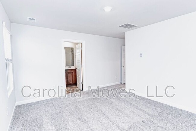 Building Photo - 225 Telford Dr