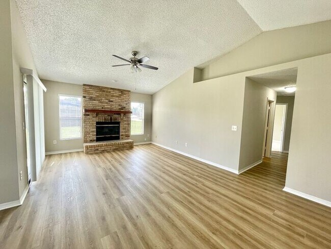 Building Photo - GREAT 3/2 HOME IN OVIEDO STILLWATER SUBDIVISION