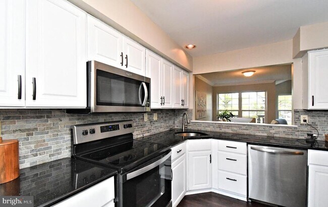 Building Photo - 1039 Greenes Way Cir