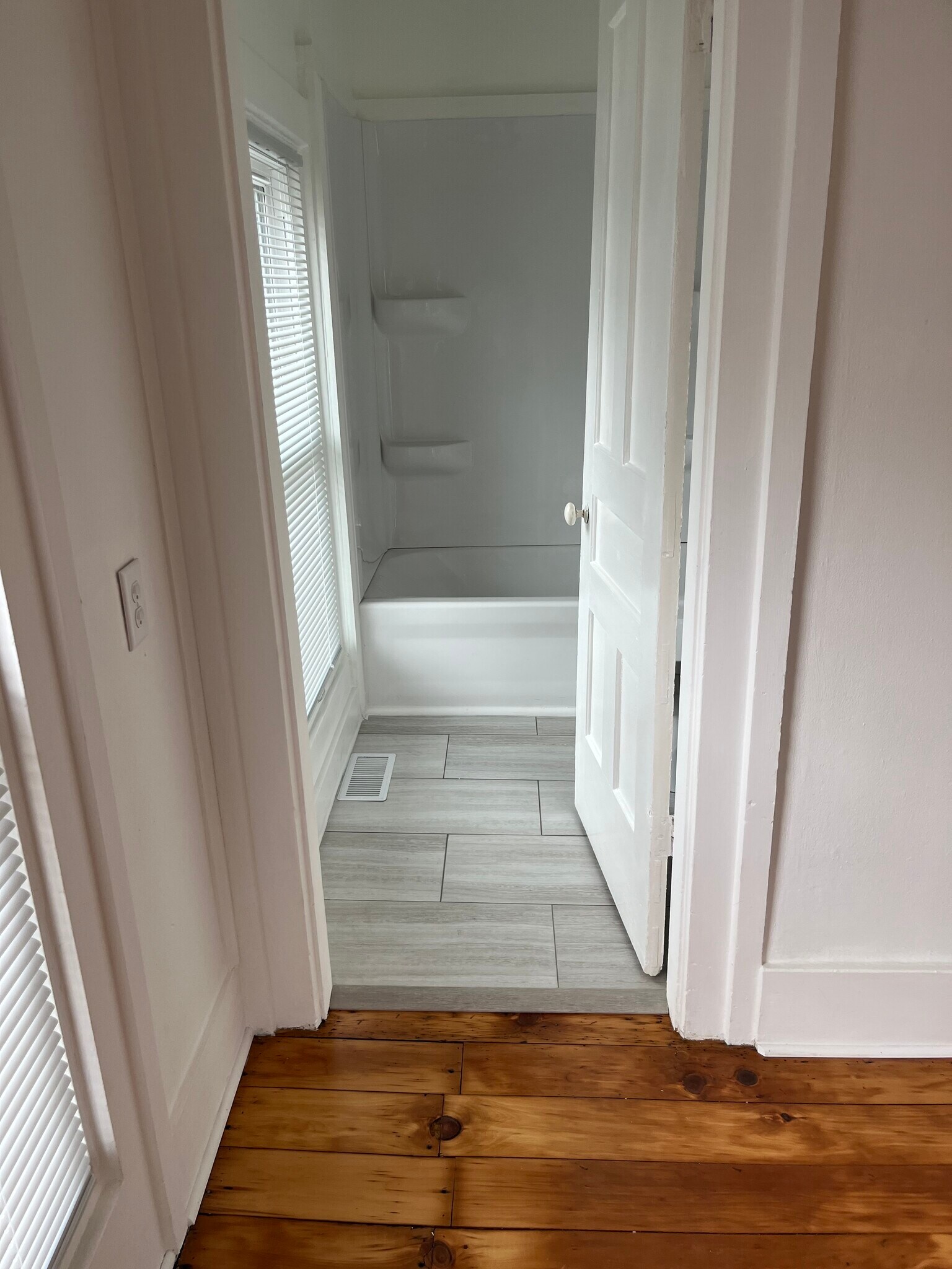 Building Photo - 305 N Main St