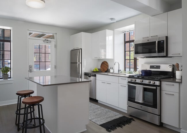 Building Photo - 2751 N Hoyne Ave