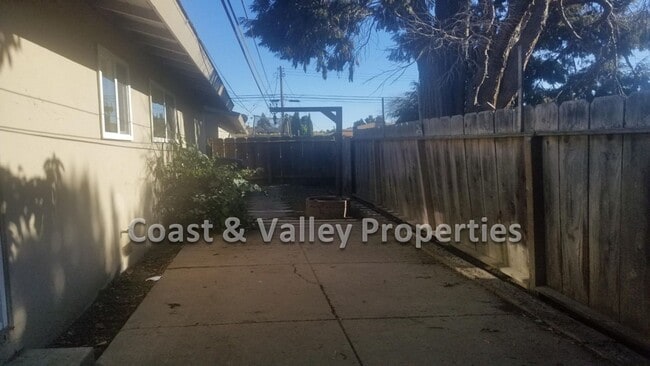 Building Photo - 322-324 Katherine Avenue, Salinas, CA 93901
