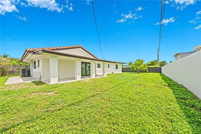 Building Photo - 11300 SW 43rd St