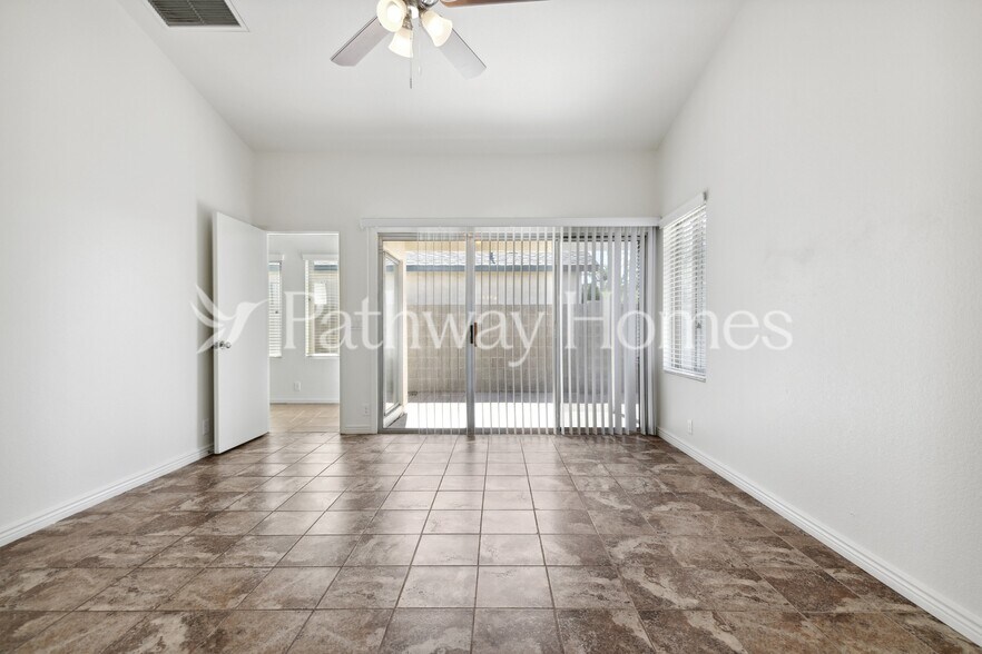 Building Photo - 15212 N 85th Dr