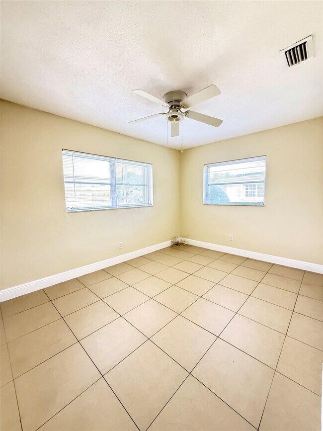 Building Photo - 4190 NW 45th St