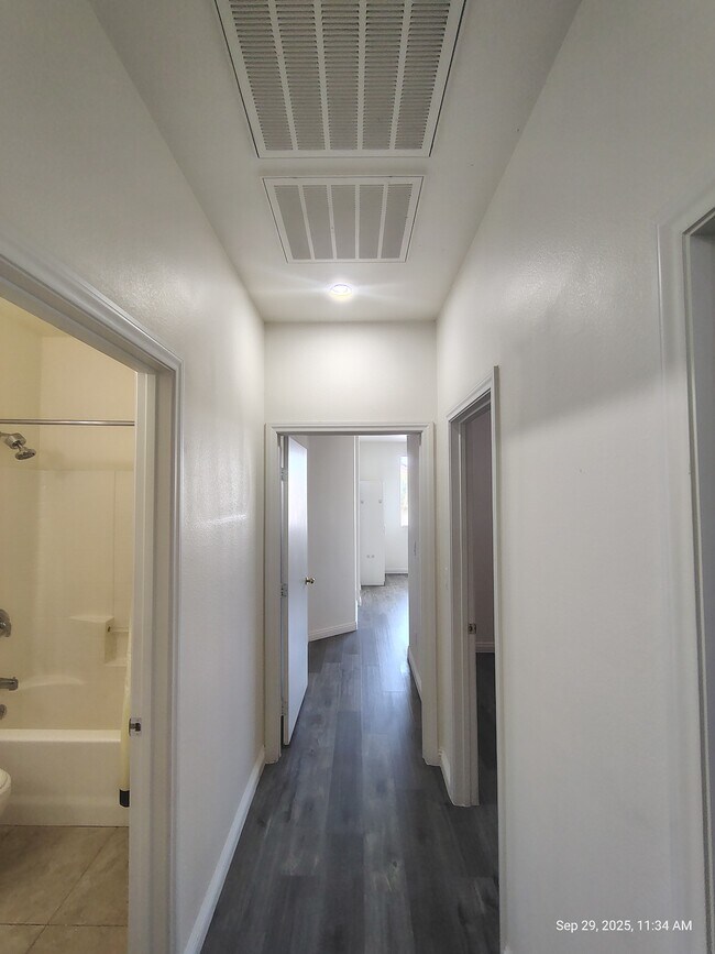 Building Photo - 5526 Cresent Valley St