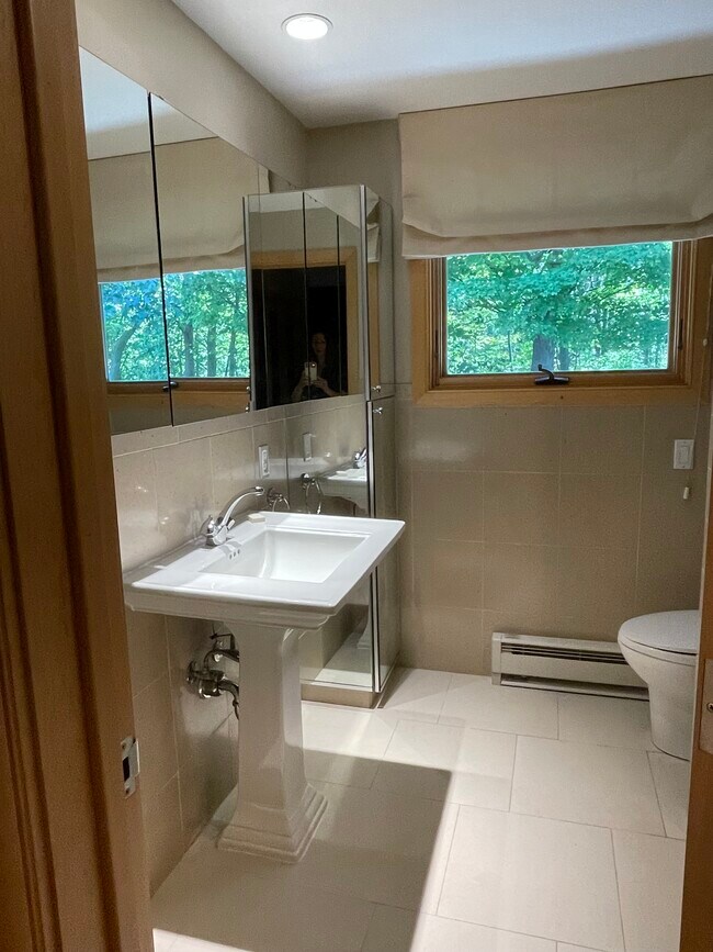 Bath 2 - 13995 Centerline Rd
