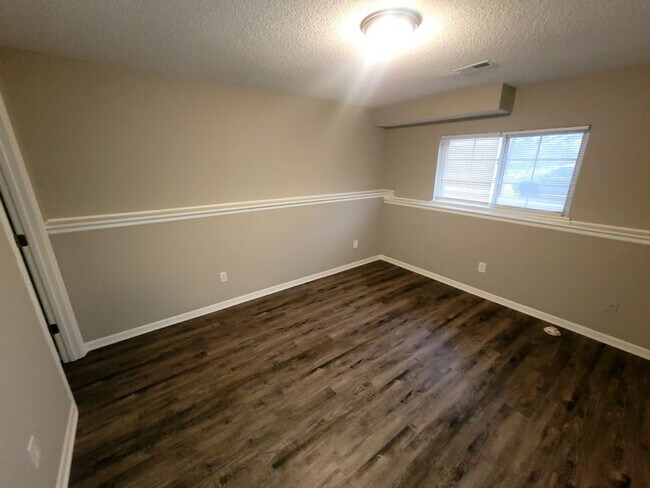 Building Photo - Available Early May | Don’t Miss This Stunning Rental