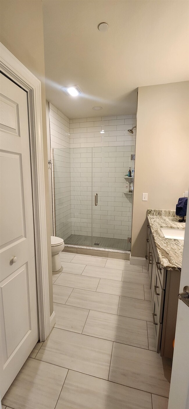 Building Photo - 25 Angel Pt Cir