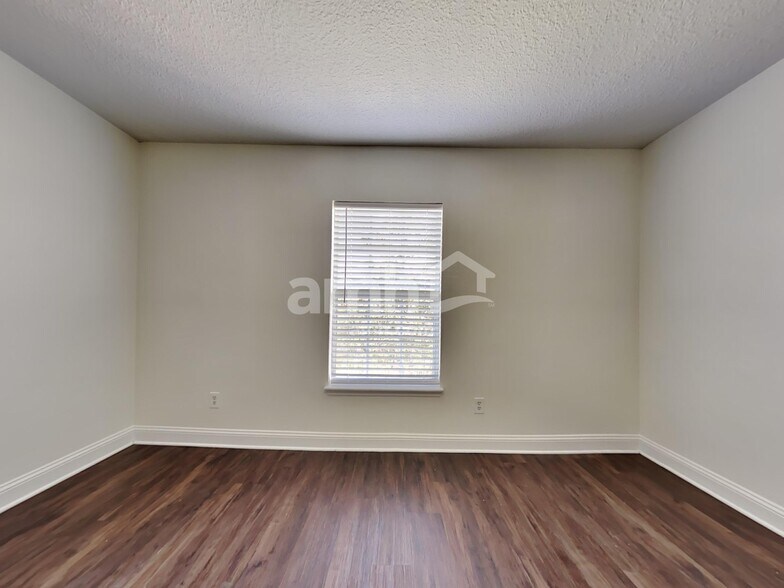 Building Photo - 2510 Victoria Point Dr