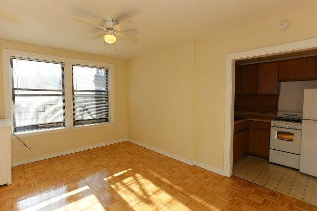 Building Photo - 714 W Belmont Ave