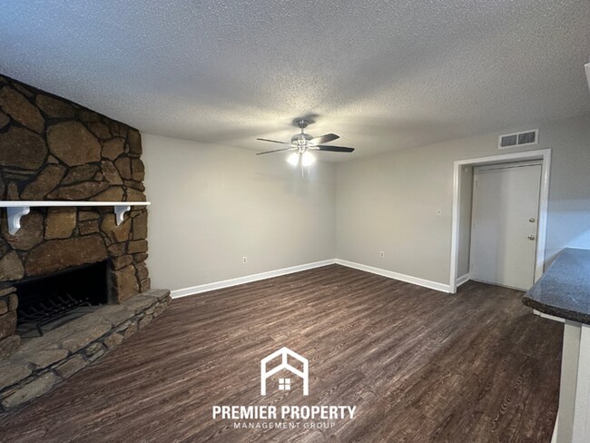 Building Photo - 6467 Llano Ave