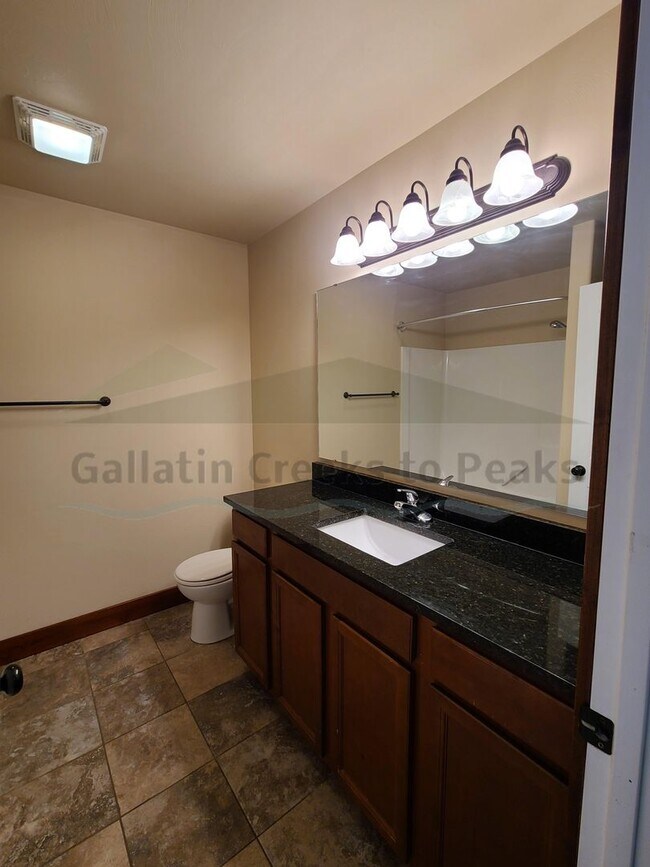 Building Photo - 895 Longbow Ln