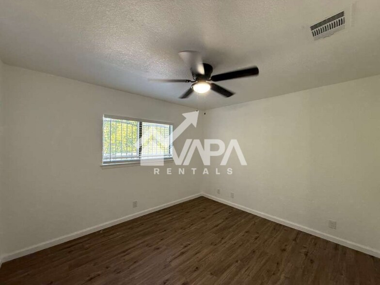 Building Photo - 9923 Birch Field Dr