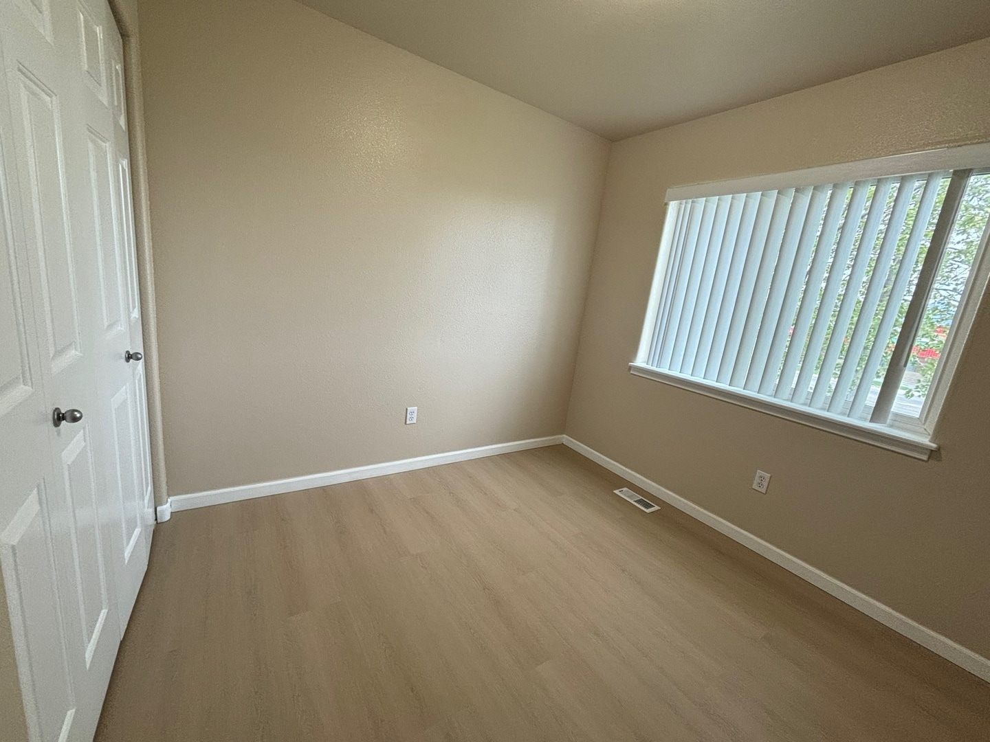 Building Photo - 8819 Lakehurst Dr