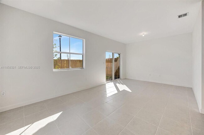 Building Photo - 2546 SE 29th St