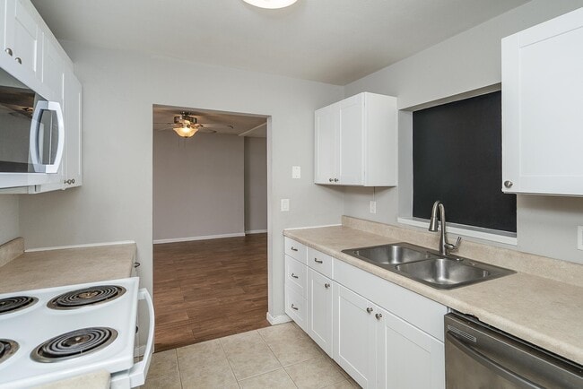 Building Photo - 1040 Dorado Dr