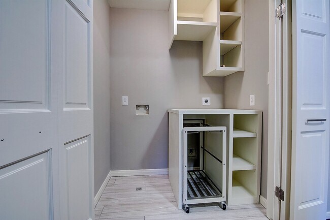 Building Photo - 1408 W Webster St