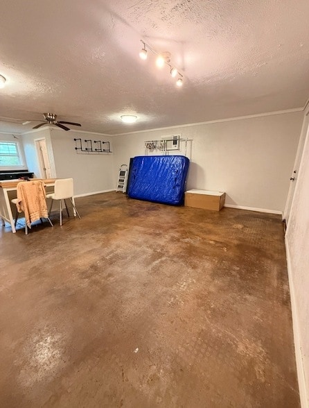 Building Photo - 3331 Urban Ave