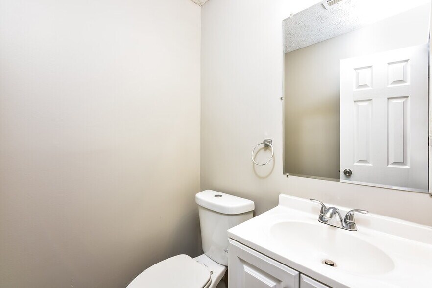 Building Photo - 3443 Oaktree Way