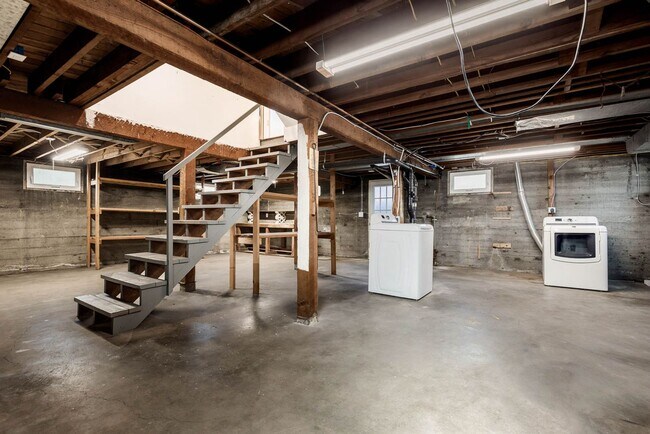 Building Photo - Bright & Spacious Remodeled Home Near Columbia City, Mt. Baker & Lake Washington