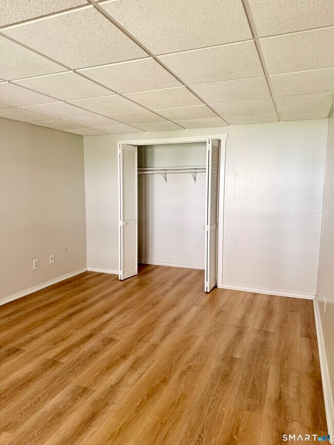 Building Photo - 801 Pleasant Valley Rd