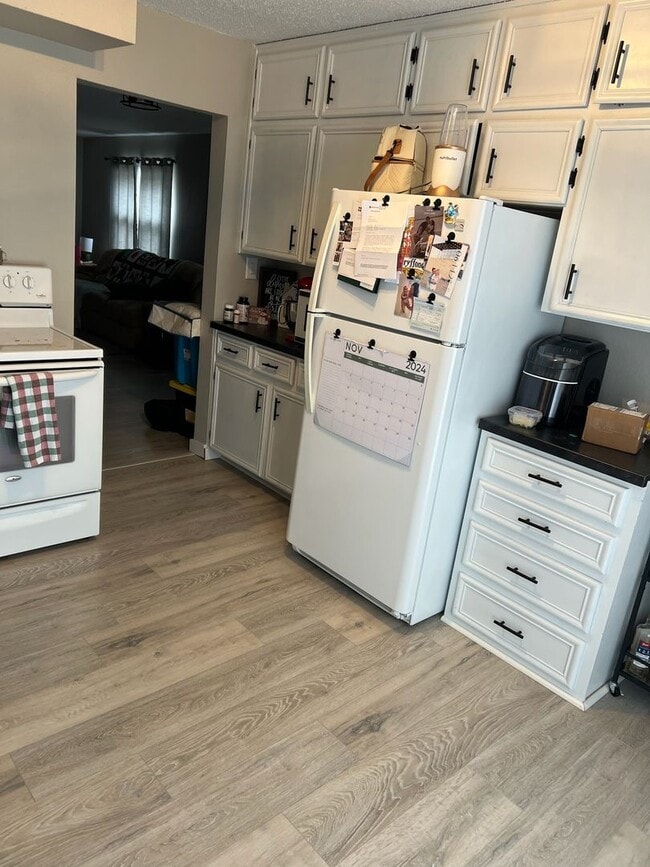 Building Photo - 3 Bedroom 1 Bathroom single family home