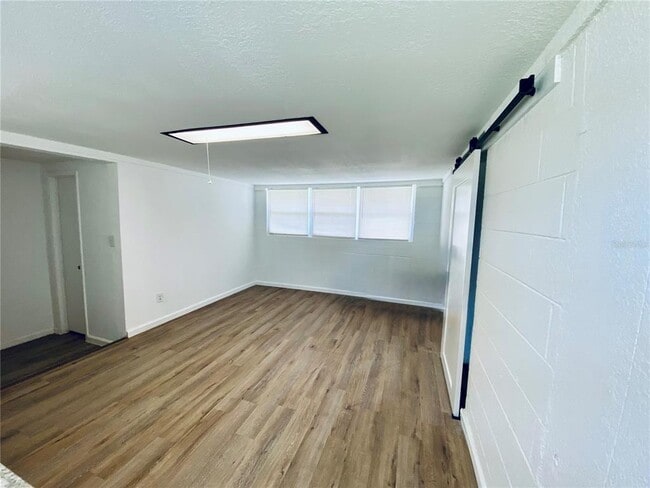 Building Photo - 2400 Lake Sunset Dr