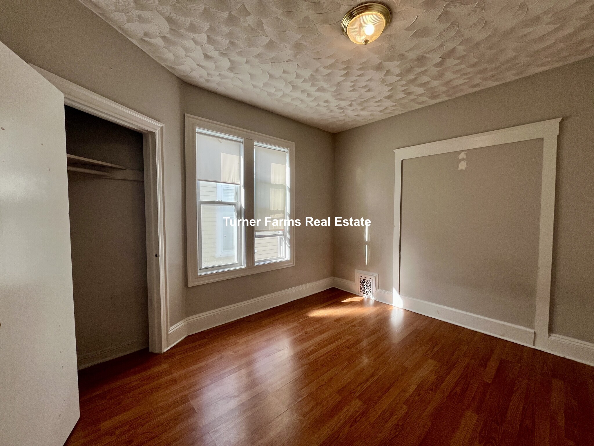 Building Photo - 157 E Cottage St