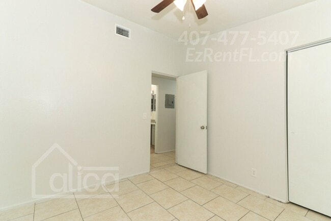 Building Photo - Charming 3/2 with Carport in Sanford
