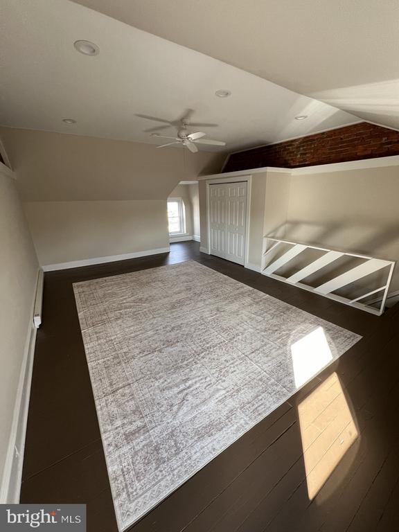 Building Photo - 429 S 9th St