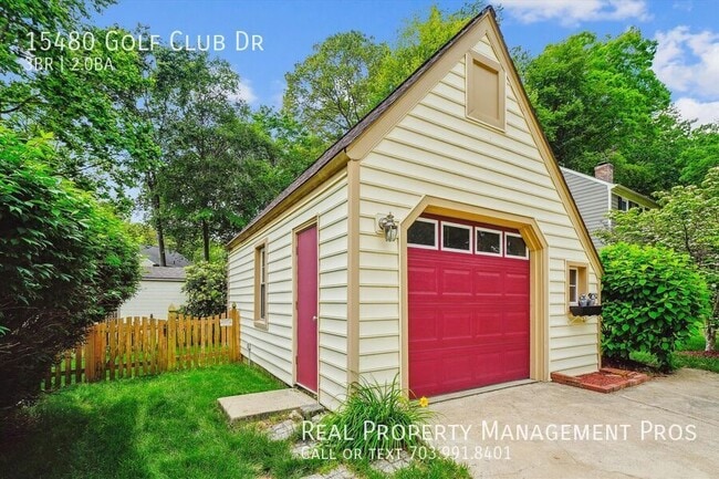 Building Photo - 15480 Golf Club Dr