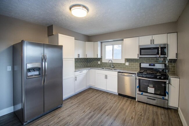 Building Photo - 2826 Bryan Ave