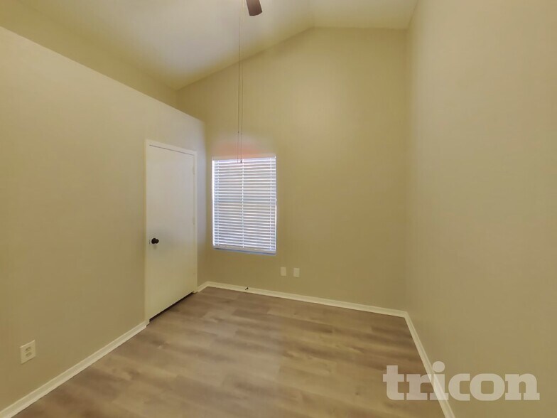 Building Photo - 5522 Silver Maple Dr