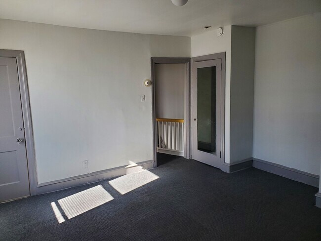 Building Photo - 6000 N 19th St