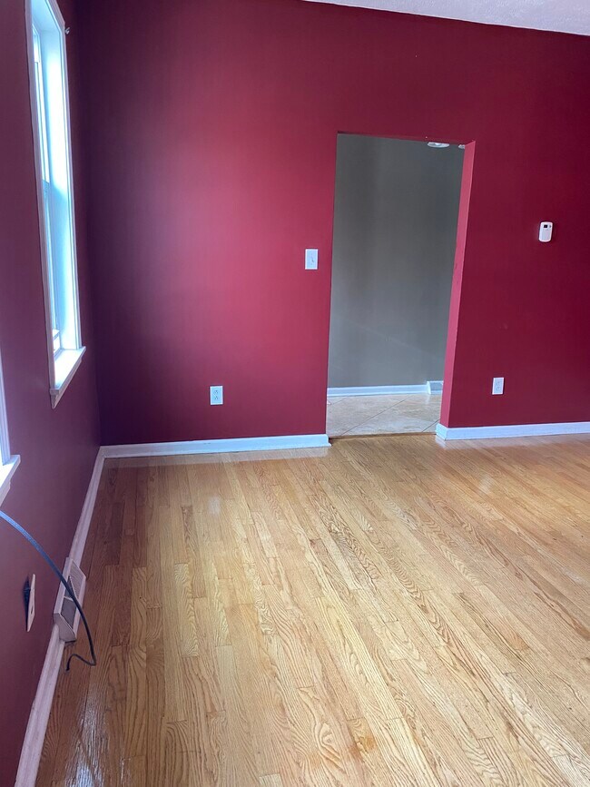 Building Photo - 327 38th St