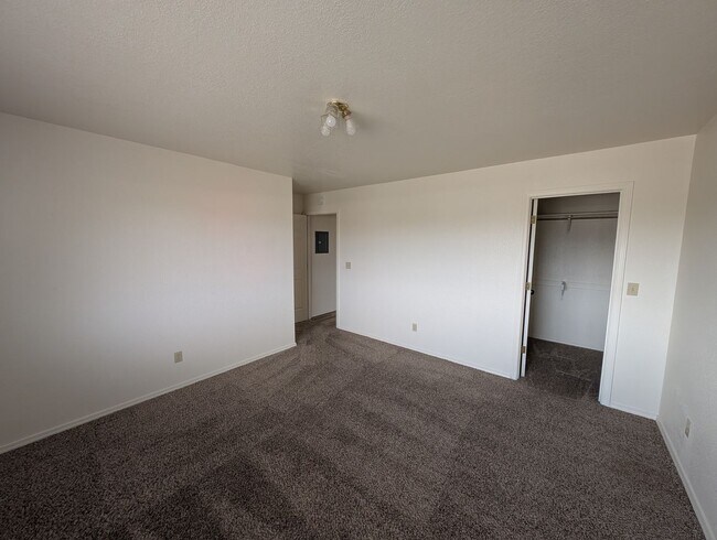 Building Photo - 2410 Wilson Ave