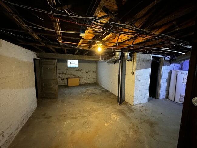 Building Photo - Charming 3 Bed, 1 Bath House for Rent in C...