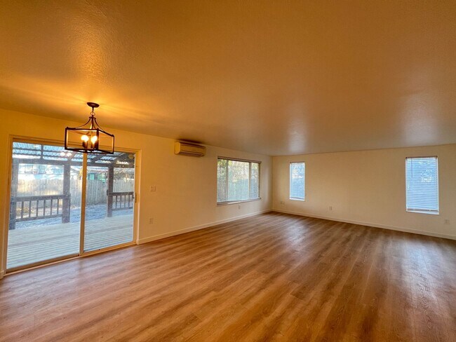 Building Photo - $500.00 OFF Move In Costs Special!