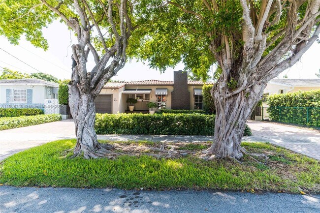 Building Photo - 1921 SW 18th Ave