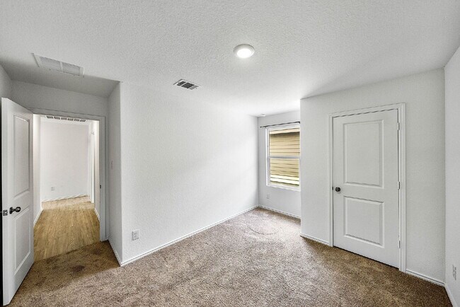 Building Photo - Up to 1 Month of FREE RENT!!!
