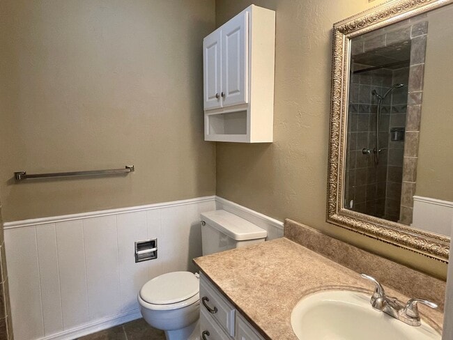 Building Photo - Cute 3 Bed 3 Bath Town Home NW OKC